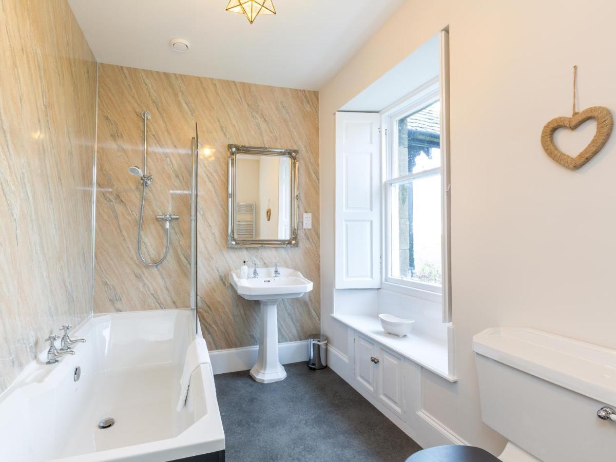 Vicarsford Farmhouse With Hot Tub Leuchars Экстерьер фото